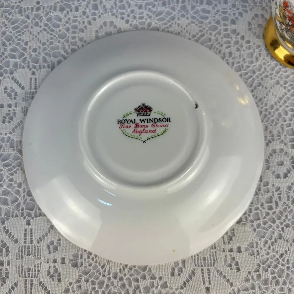 Vintage Royal Windsor Canada Coat of Arms Bone China Teacup & Saucer England